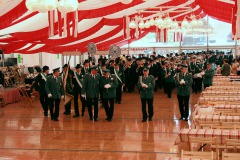 231_2008_Einmarsch_Zelt_Fr_Nachmittags