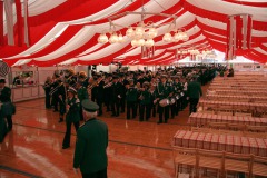 234_2008_Einmarsch_Zelt_Fr_Nachmittags