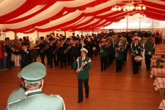 358_2010_Einmarsch_Zelt_Freitag
